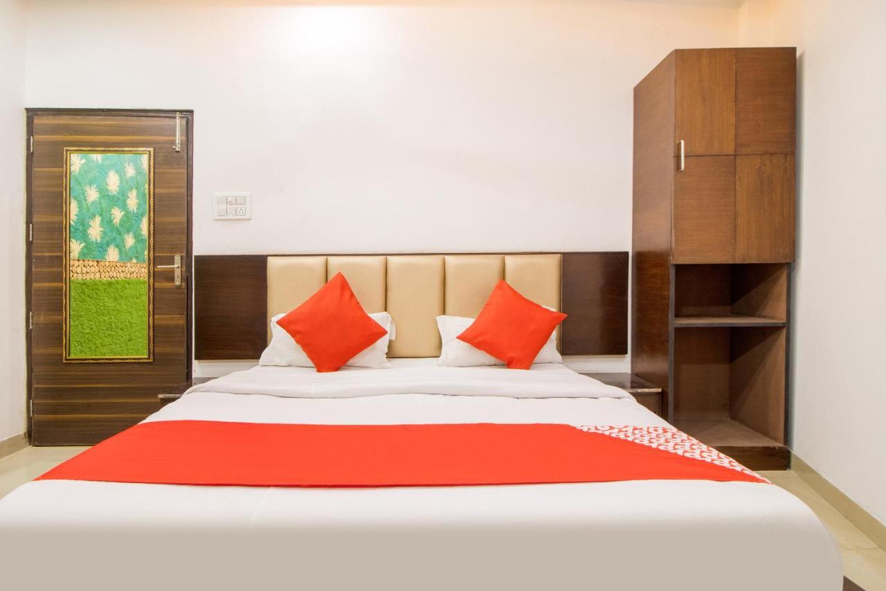 Отель Oyo 48489 Adarsh Plaza Сахаранпур Экстерьер фото